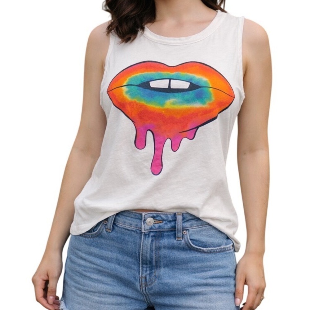 Chaser Women's Classic White Rainbow Lips Graphic Pullover Tank Top Size‎ Medium